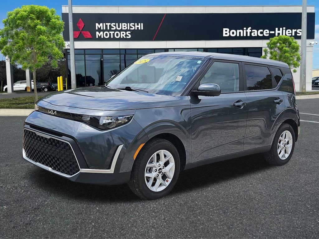 Used 2025 Kia Soul LX w/ LX Technology Package FWD image 2