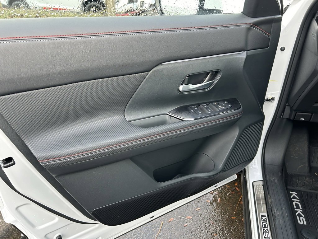New 2025 Nissan Kicks SR w/ Illumination Package image 9