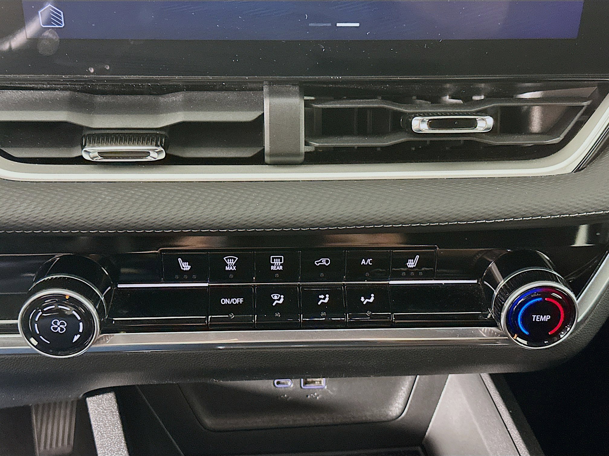 Used 2025 Chevrolet Equinox LT image 24