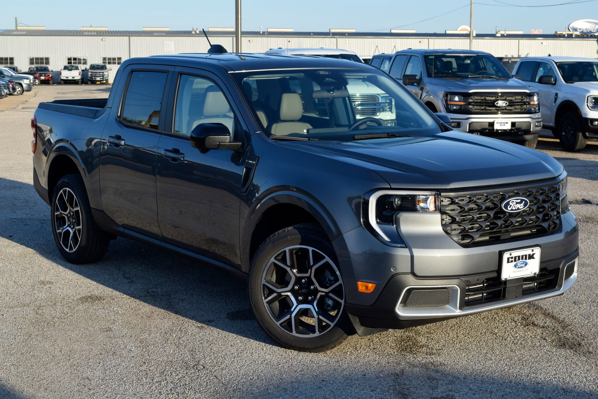 New 2026 Ford Maverick Lariat image 3