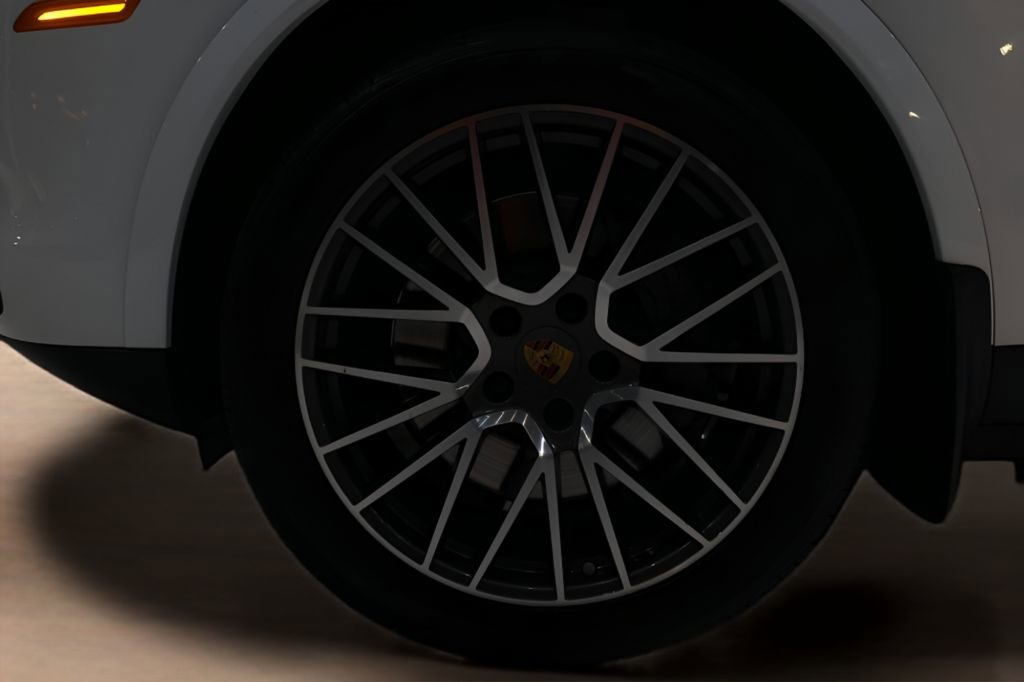 Used 2021 Porsche Cayenne S w/ Premium Package Plus image 29