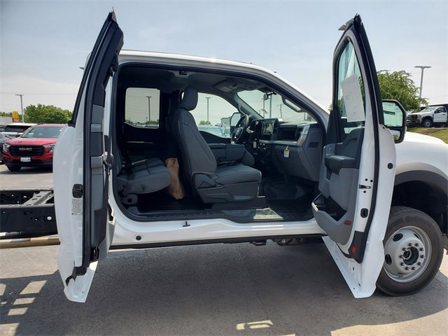 New 2025 Ford F450 XL w/ XL Chrome Package image 10