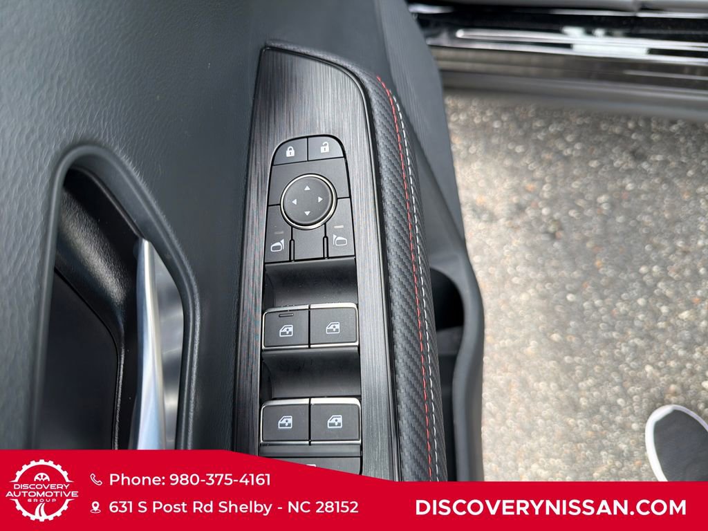 Certified 2025 Nissan Kicks SR FWD image 11