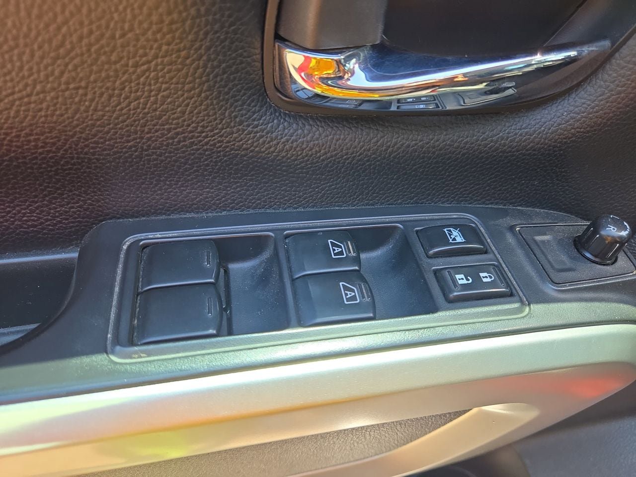 Used 2021 Nissan Titan SV w/ SV Convenience Package RWD image 17