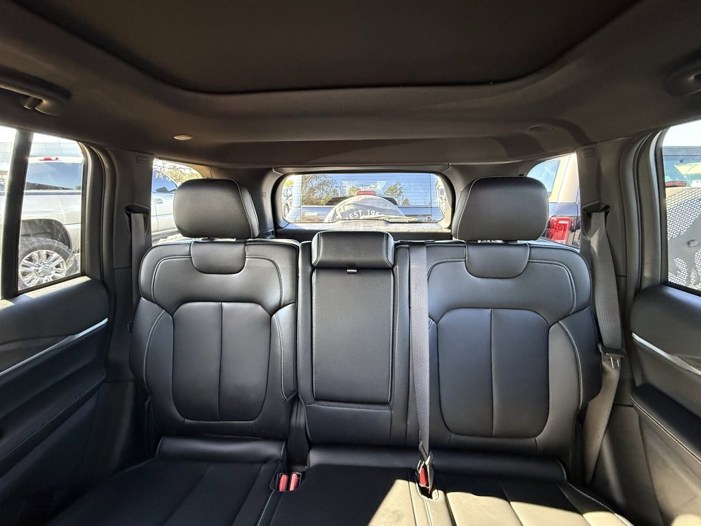 Used 2024 Jeep Grand Cherokee Limited w/ Black Appearance Package image 28