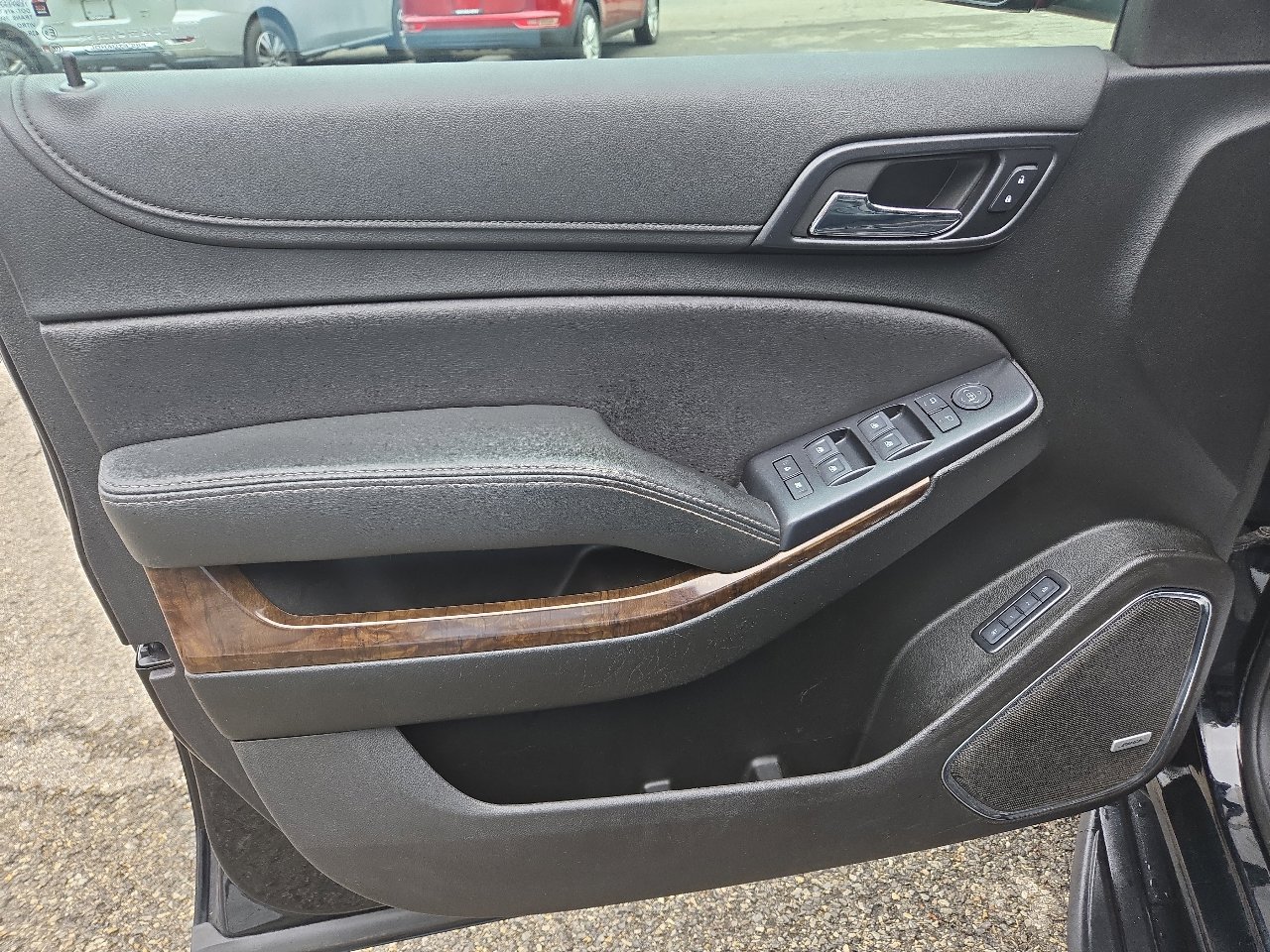 Used 2019 Chevrolet Suburban LT image 9