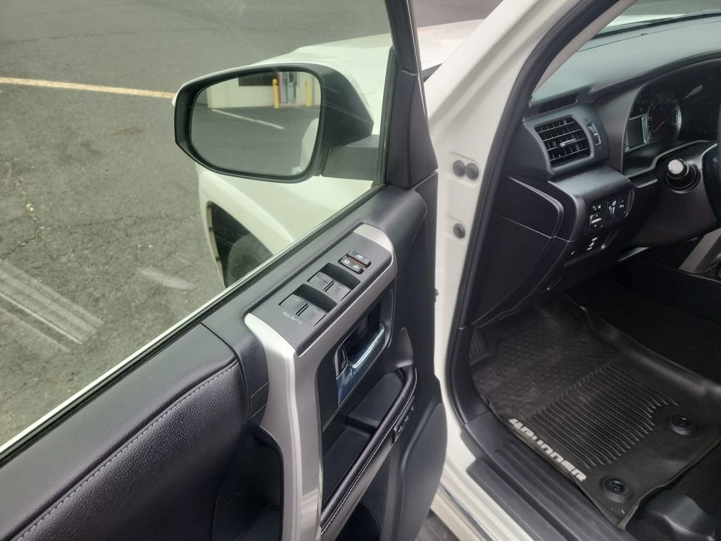 Used 2016 Toyota 4Runner SR5 image 12