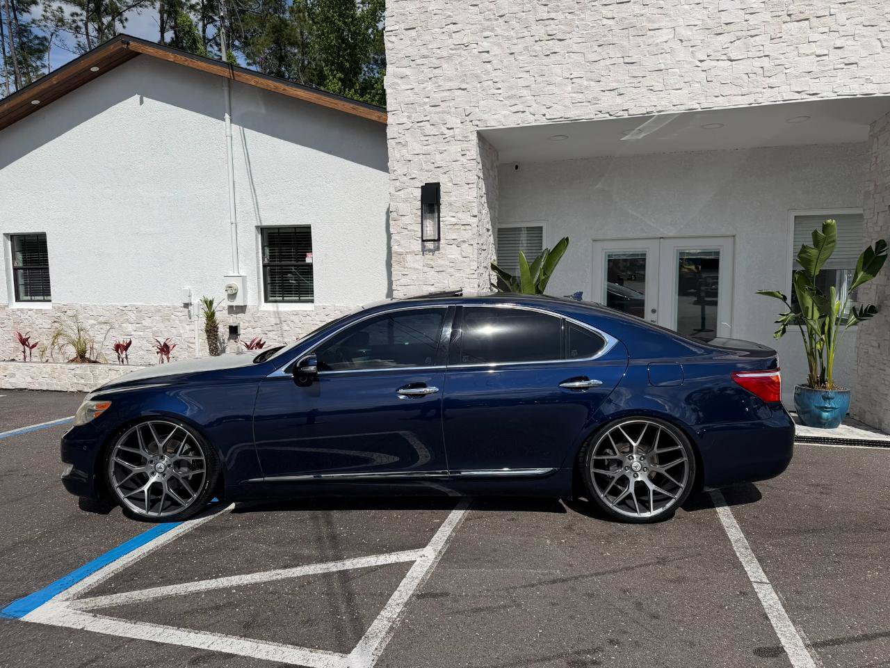 Used 2012 Lexus LS 460 w/ Luxury Value Edition RWD image 2