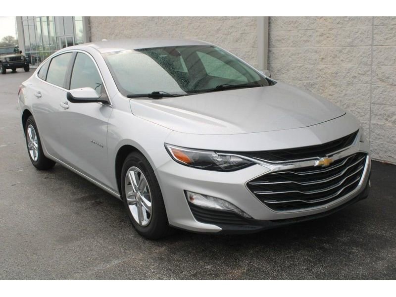 Used 2022 Chevrolet Malibu LT FWD image 2