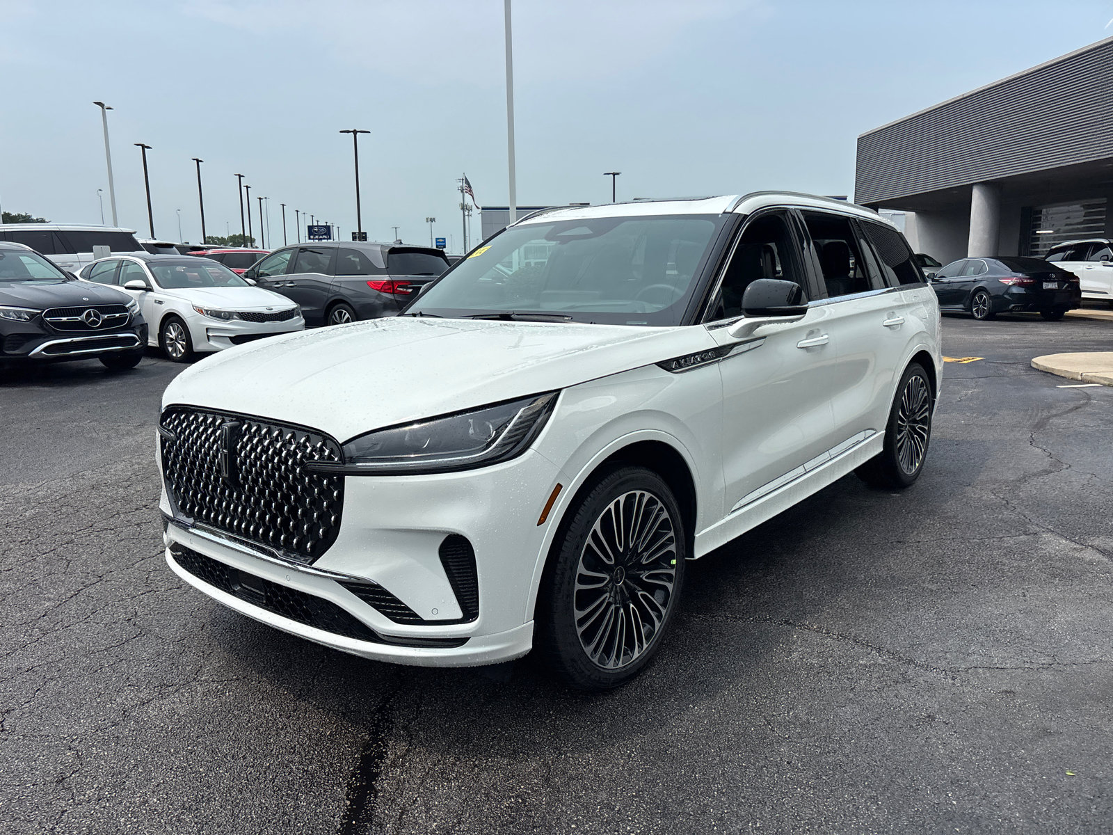 New 2026 Lincoln Aviator Black Label AWD/4WD image 3