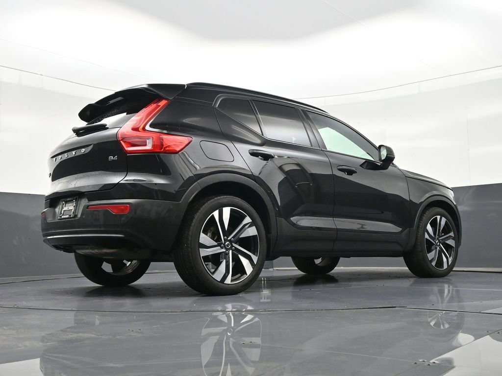Used 2023 Volvo XC40 B4 Ultimate image 27