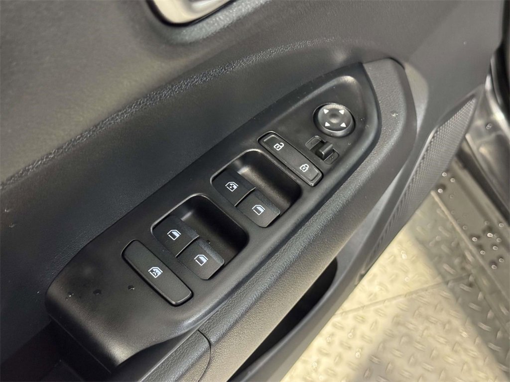 Used 2024 Hyundai Venue SEL image 26