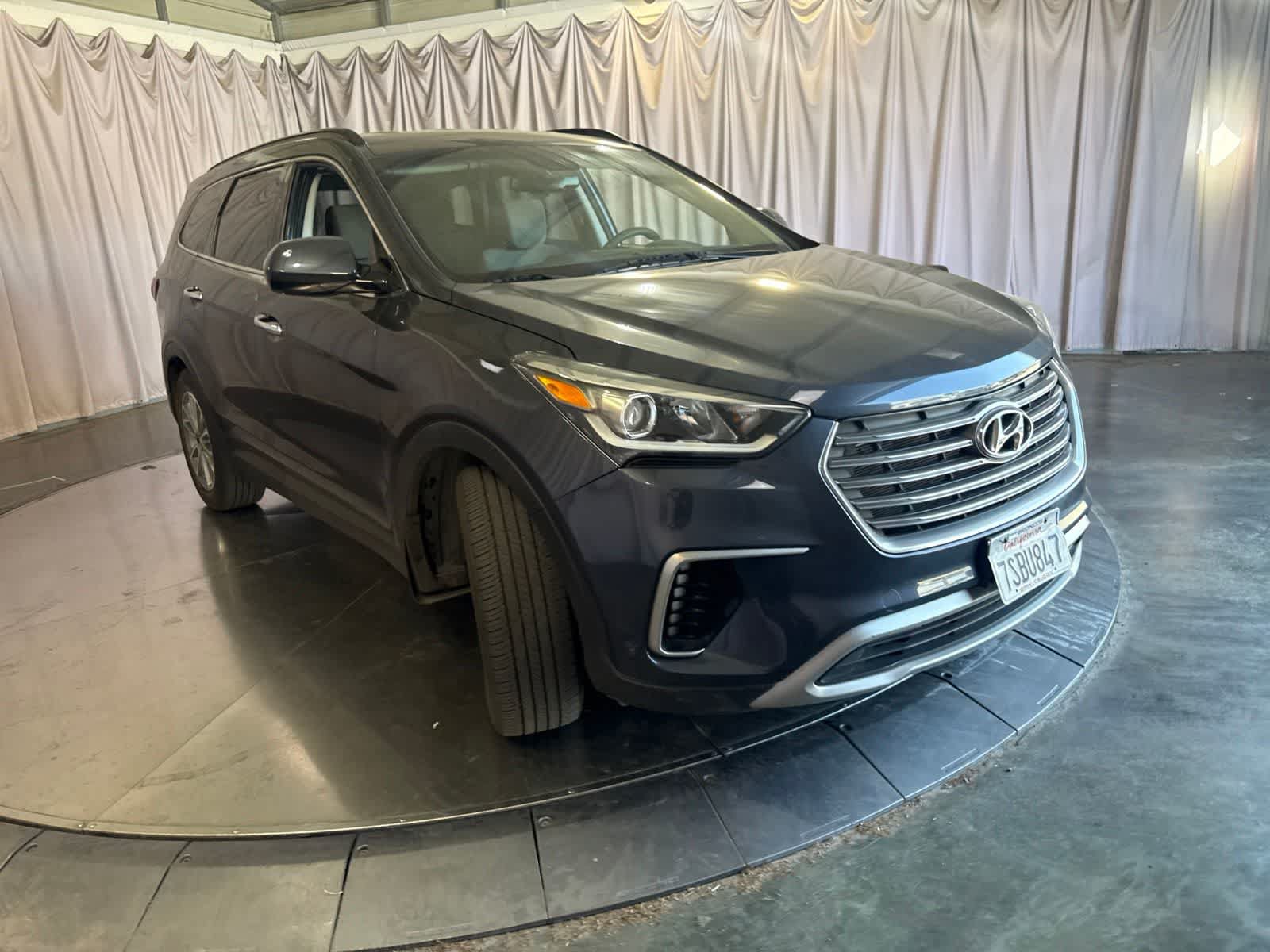 Used 2017 Hyundai Santa Fe SE FWD image 3