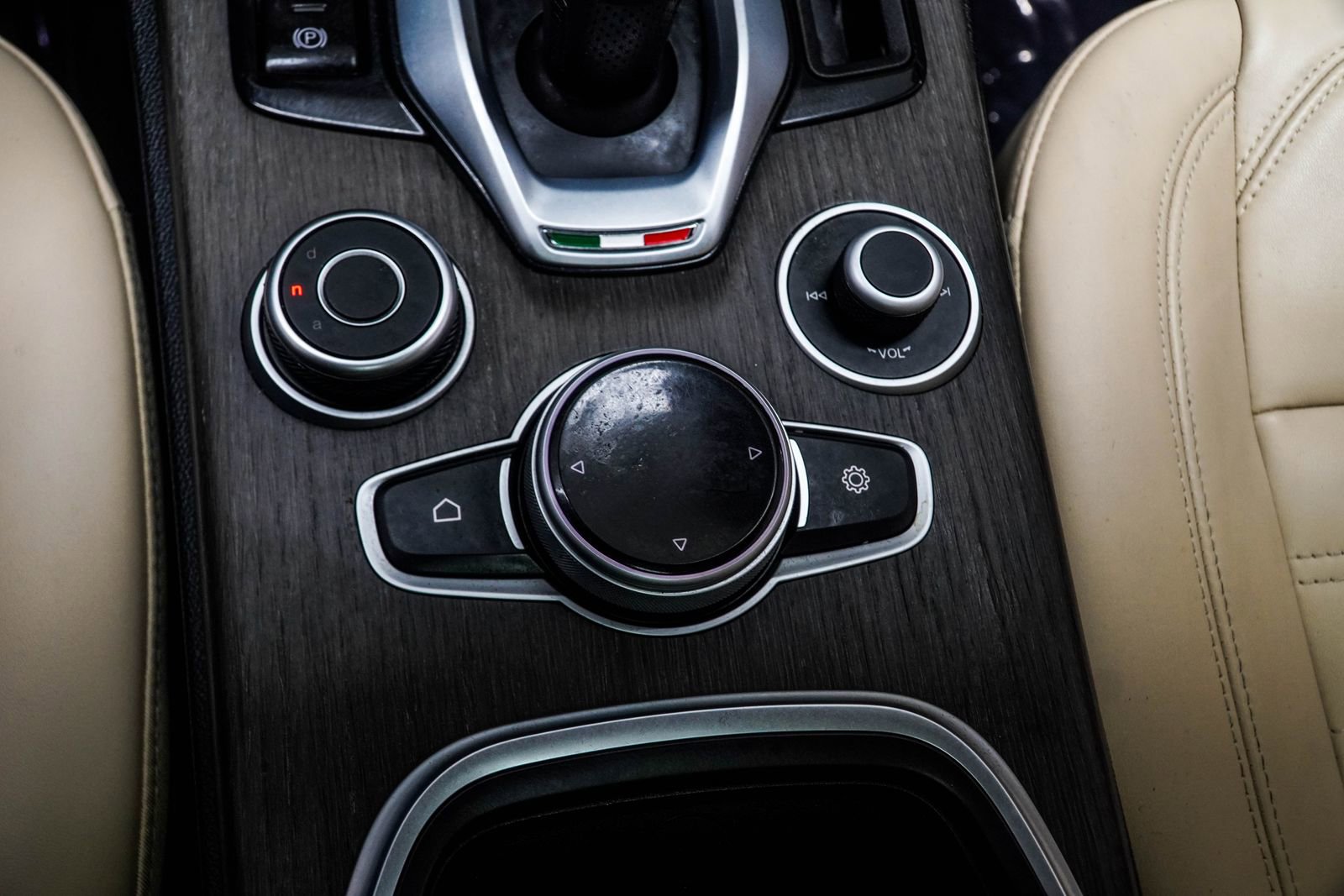 Used 2023 Alfa Romeo Stelvio Ti Lusso w/ Quick Order Package 22X Lusso image 18