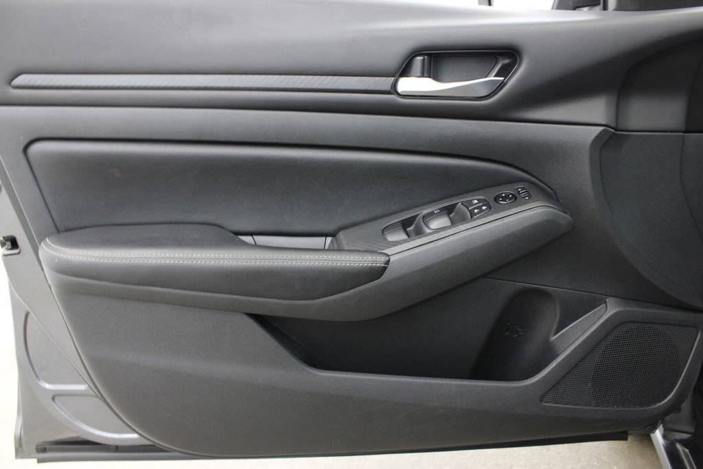 Used 2024 Nissan Altima 2.5 SV image 15