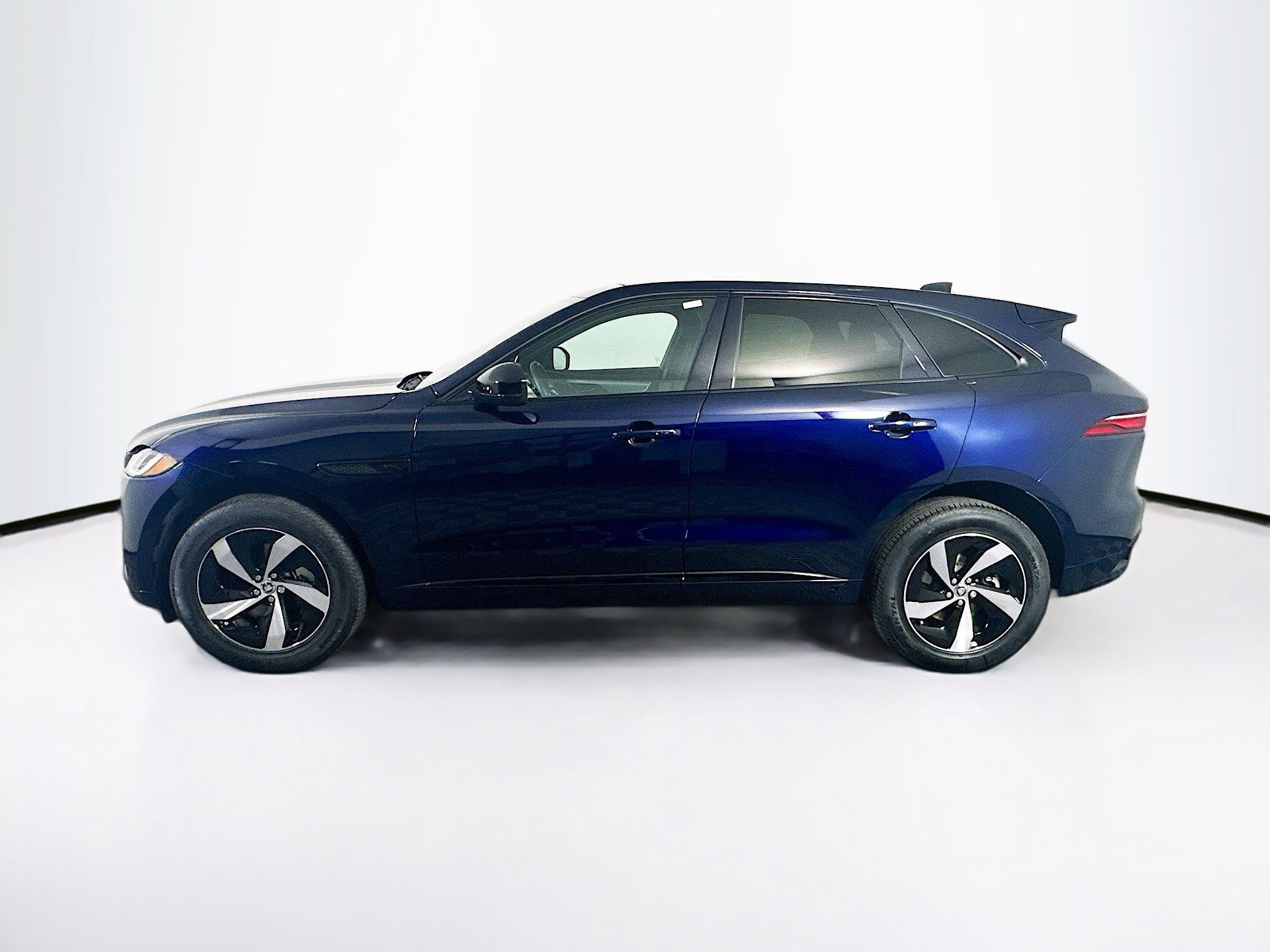 Used 2025 Jaguar F-PACE R-Dynamic S image 4