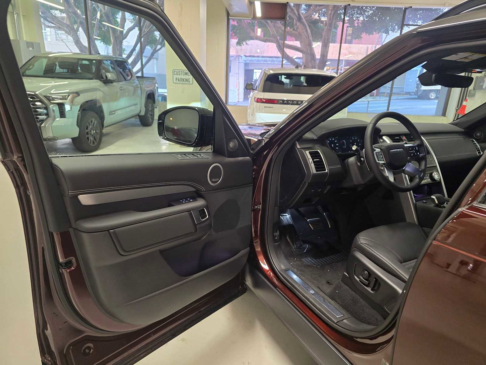 New 2026 Land Rover Discovery Limited Edition AWD/4WD image 20