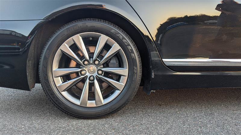 Used 2013 Lexus LS 460 AWD w/ Comfort Pkg image 18