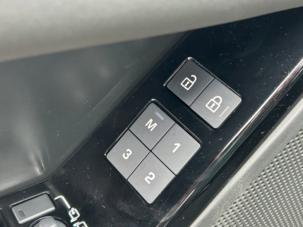 Used 2025 Land Rover Range Rover Velar Dynamic SE image 24