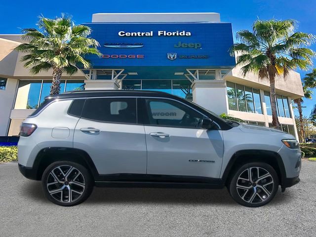 Used 2025 Jeep Compass Limited w/ Elite Group AWD/4WD image 4