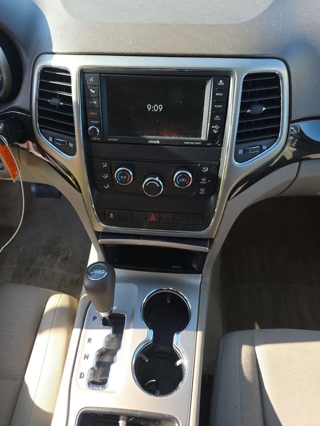 Used 2012 Jeep Grand Cherokee Laredo w/ Laredo E Group AWD/4WD image 16