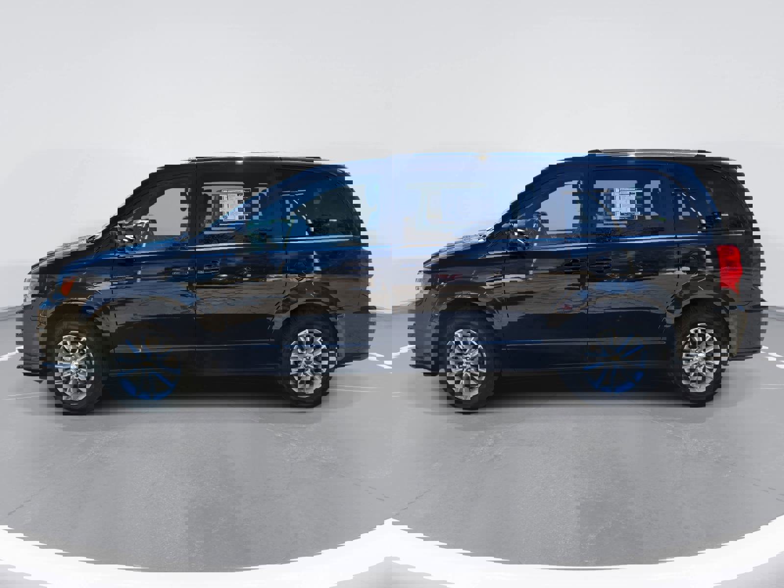 Used 2020 Dodge Grand Caravan SXT image 8