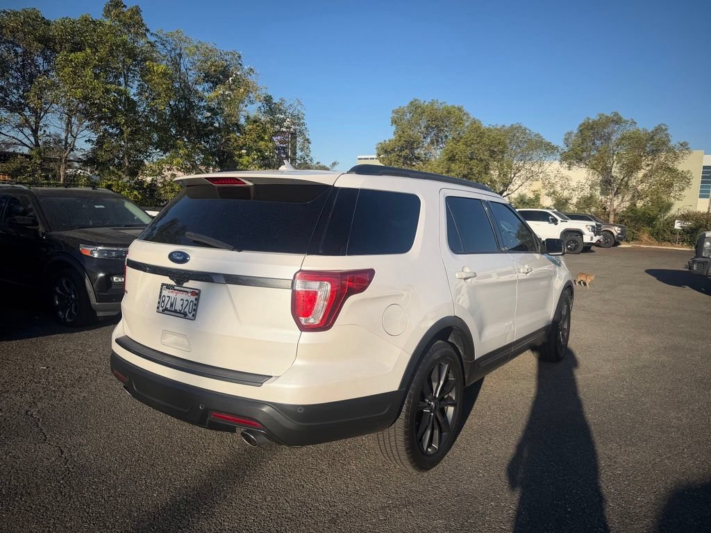 Used 2018 Ford Explorer XLT w/ Equipment Group 202A FWD image 4