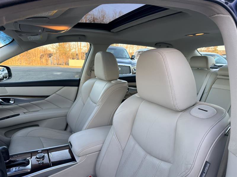 Used 2015 INFINITI Q70 L 5.6 w/ V8 Deluxe Technology Package AWD/4WD image 34