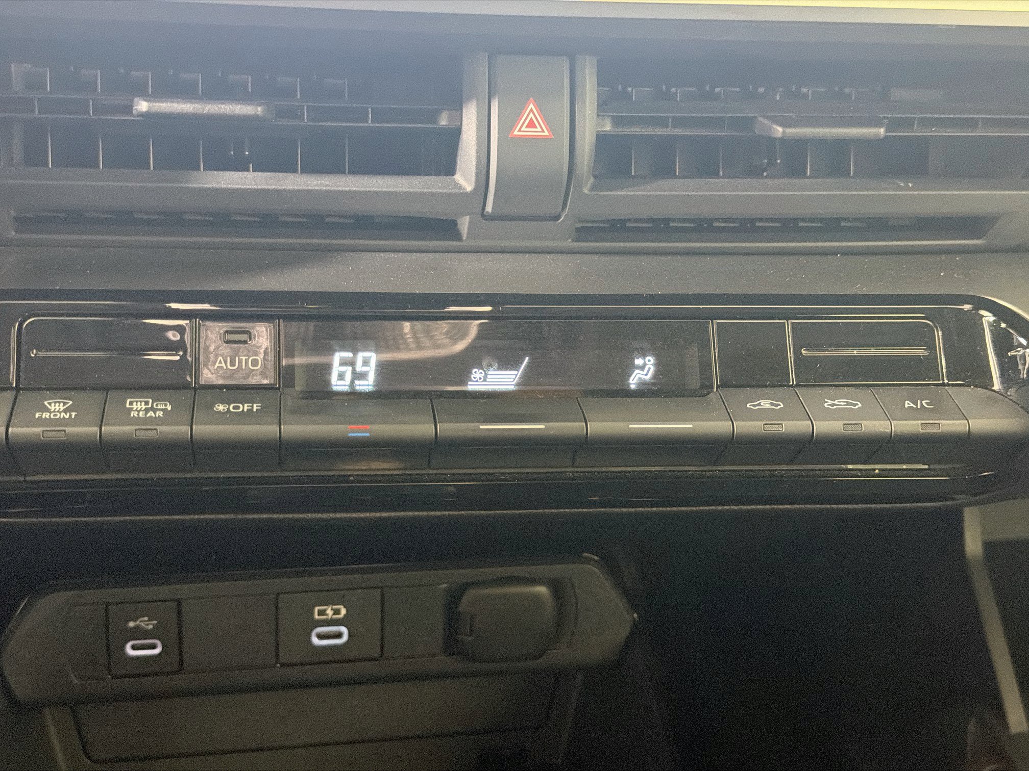 Used 2025 Toyota Prius LE FWD image 22