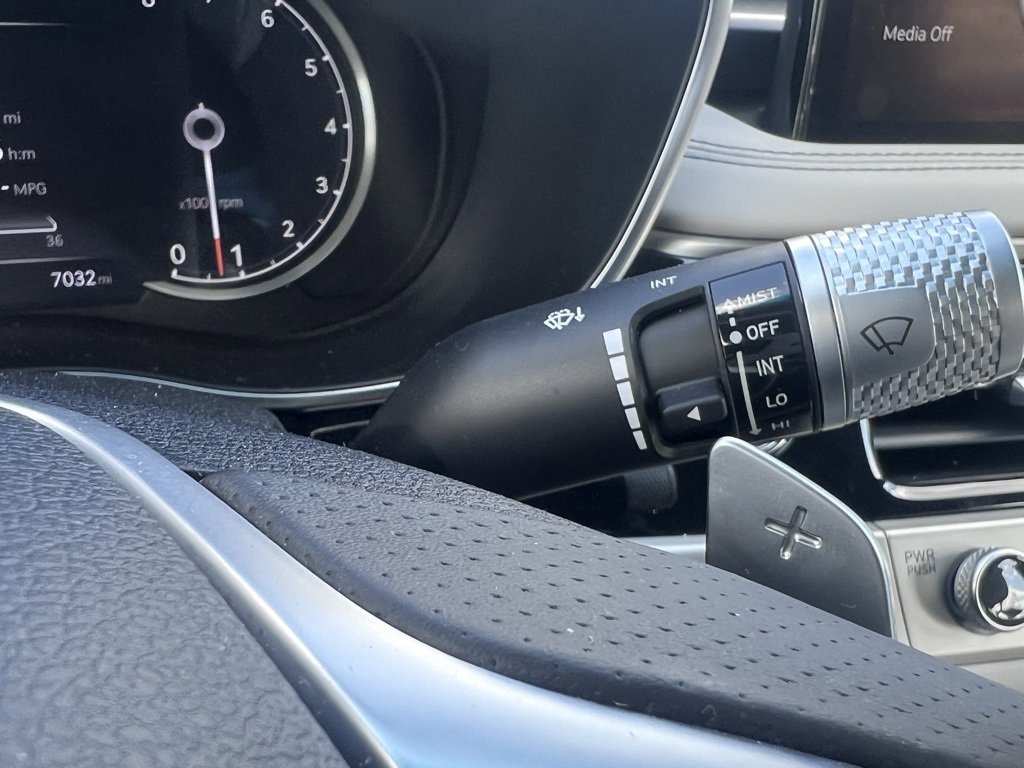 Used 2025 Genesis G70 2.5T image 24