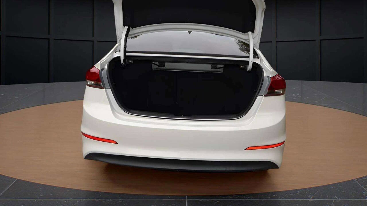 Used 2017 Hyundai Elantra SE image 13