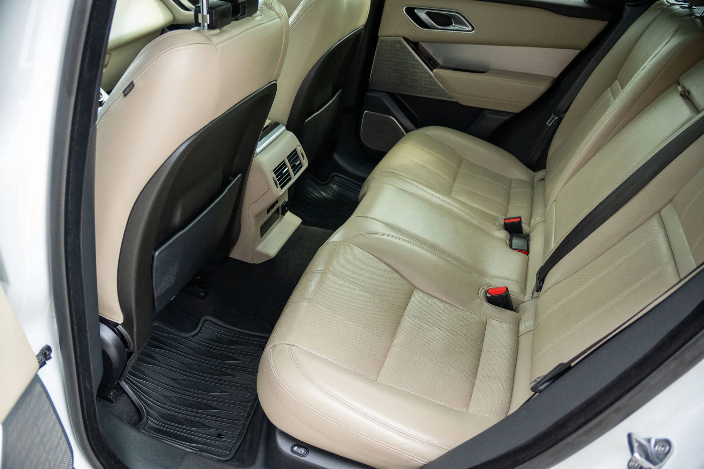 Used 2019 Land Rover Range Rover Velar R-Dynamic SE image 22