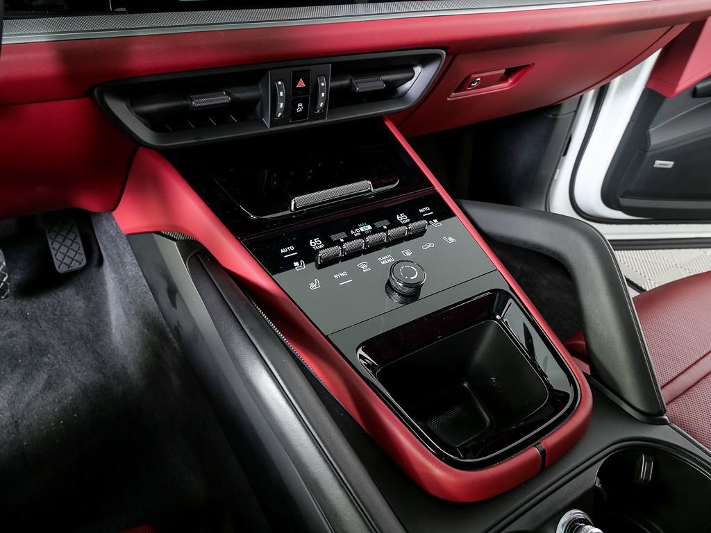 Certified 2024 Porsche Cayenne AWD/4WD image 18