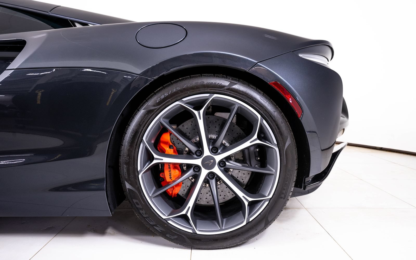 Used 2025 McLaren Artura RWD image 15