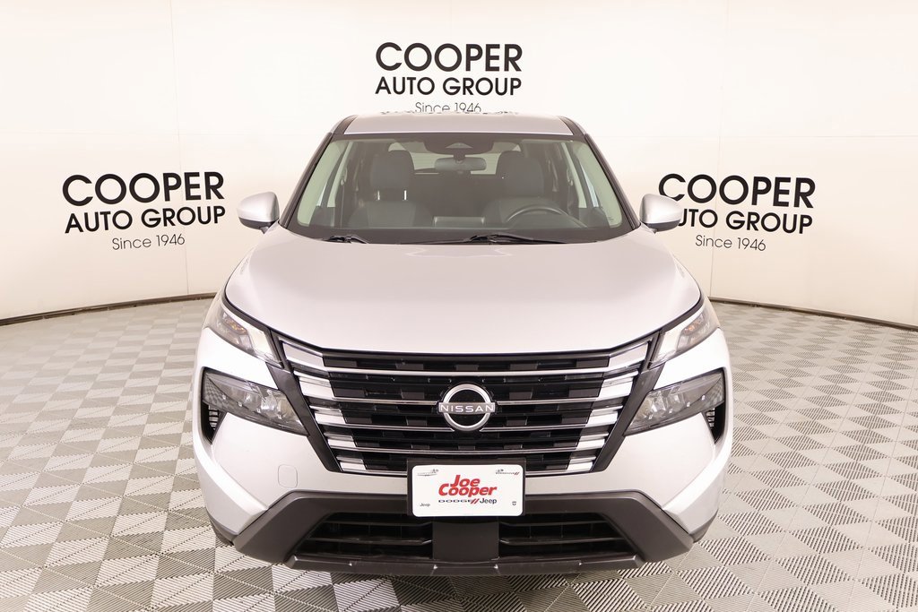 Used 2024 Nissan Rogue SV image 8