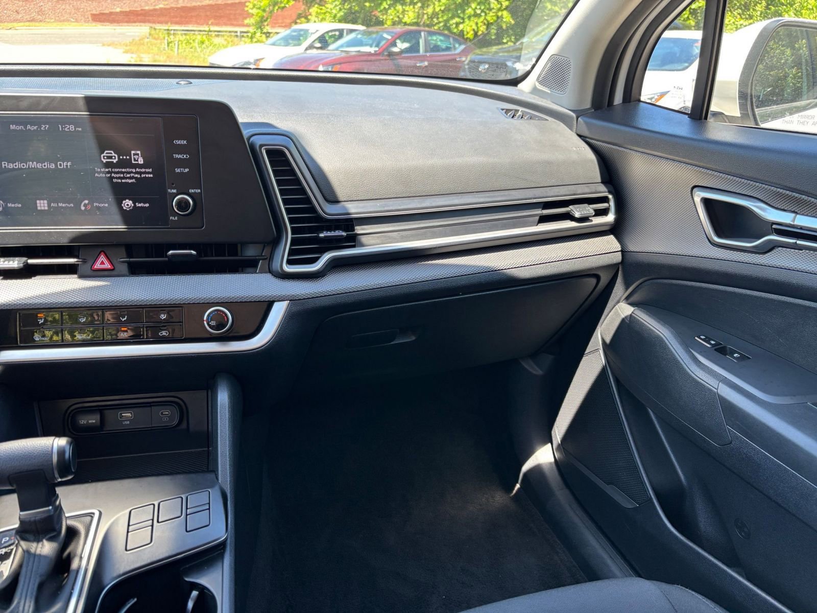 Used 2025 Kia Sportage LX FWD image 33