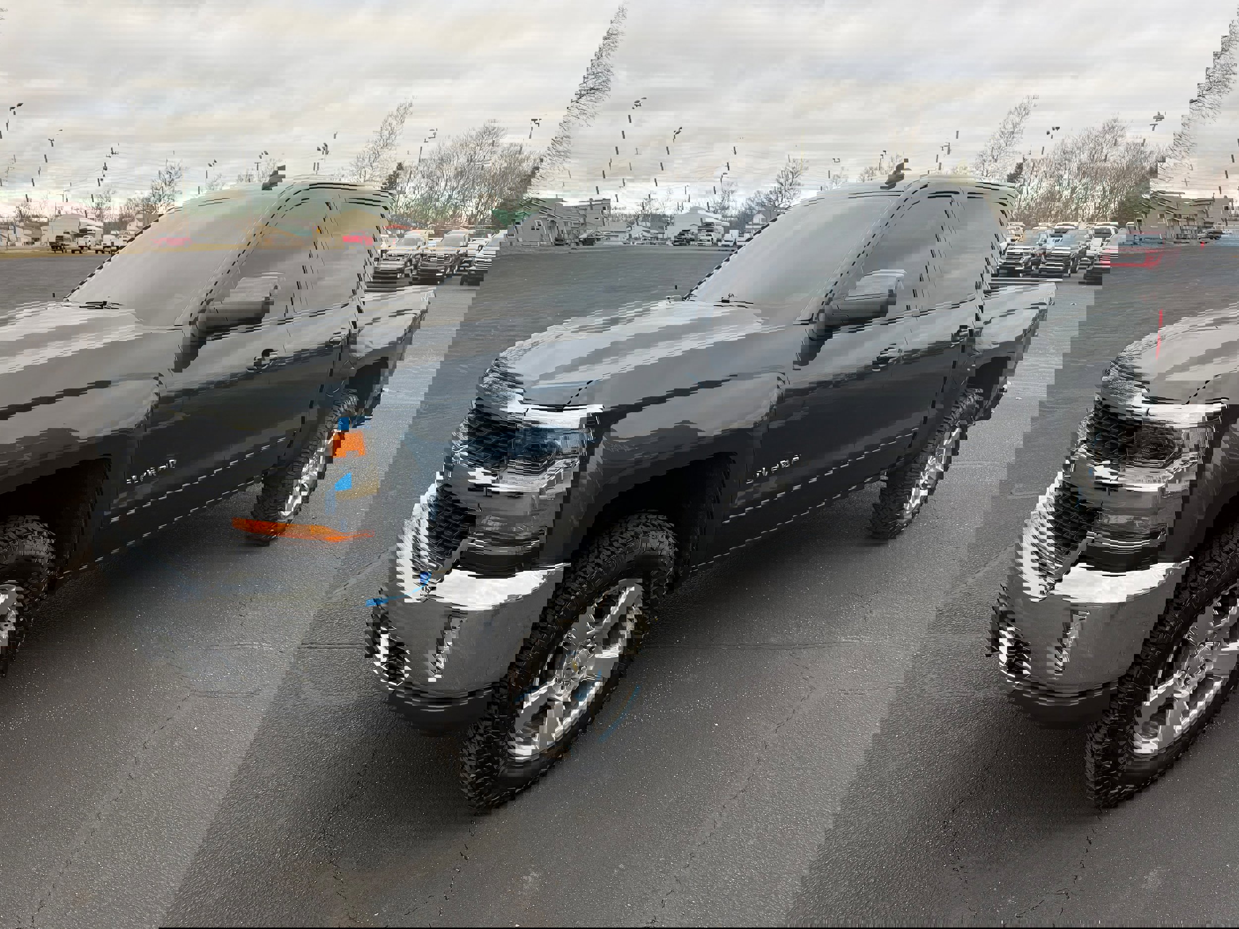 Used 2018 Chevrolet Silverado 1500 LT w/ All Star Edition image 4