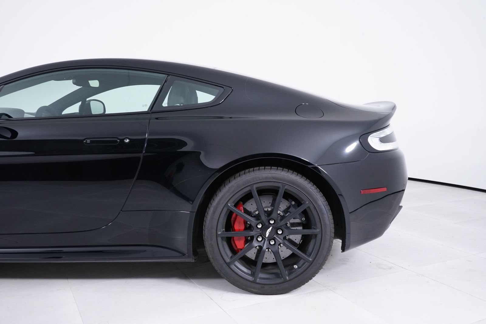 Used 2015 Aston Martin V12 Vantage S RWD image 12