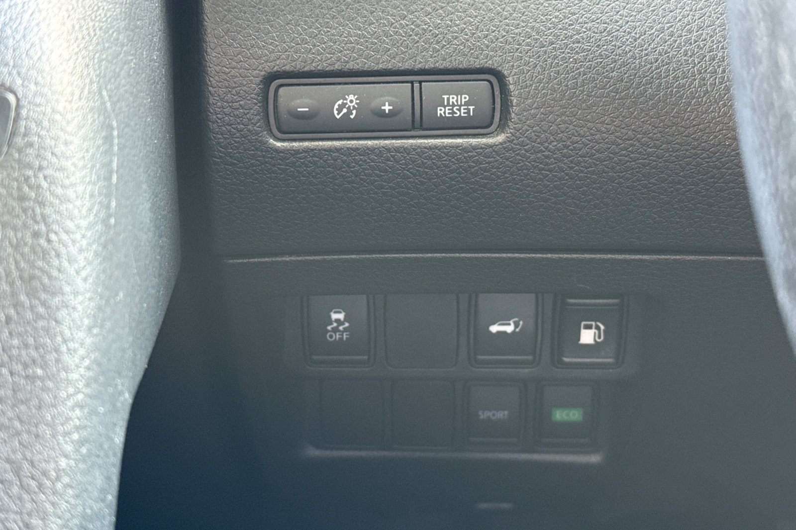 Used 2018 Nissan Rogue SV FWD image 38