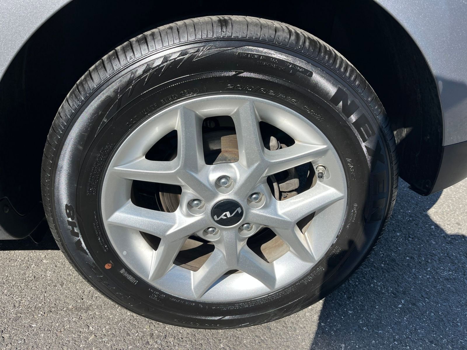 Used 2025 Kia Soul LX w/ LX Technology Package FWD image 28