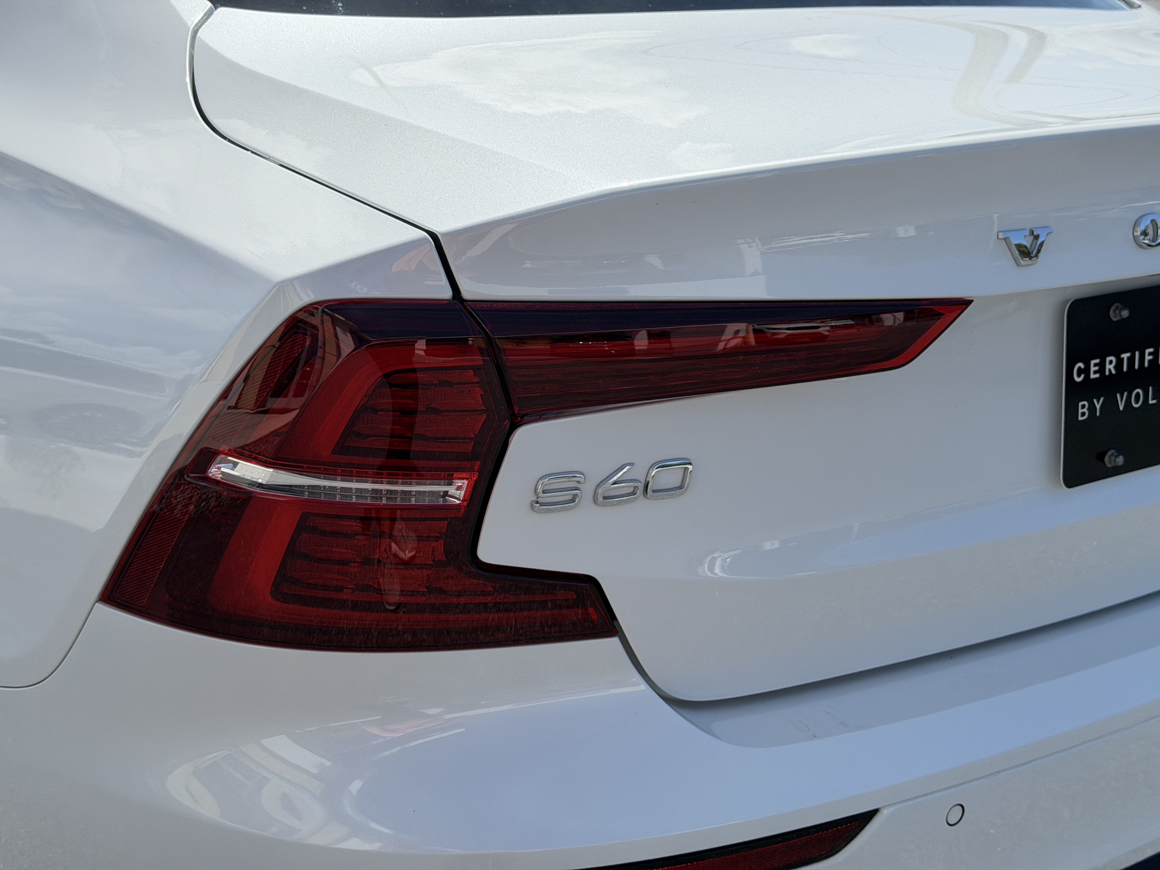 Certified 2025 Volvo S60 B5 Plus AWD/4WD image 9