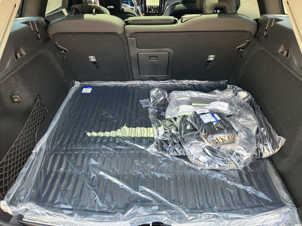 New 2026 Volvo XC60 T8 Plus w/ Protection Package Premier AWD/4WD image 14