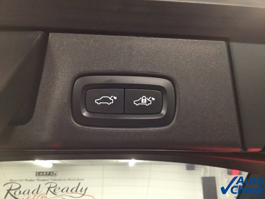 Used 2020 Volvo V90 T6 Cross Country image 13