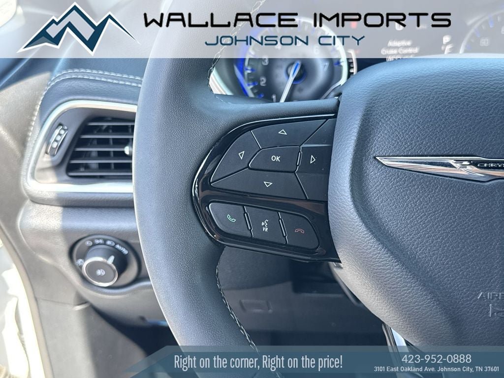 Used 2025 Chrysler Pacifica Limited FWD image 30