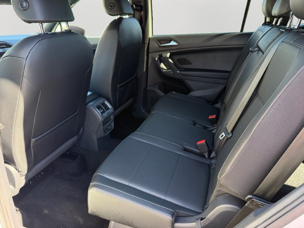 Used 2018 Volkswagen Tiguan SEL FWD image 12