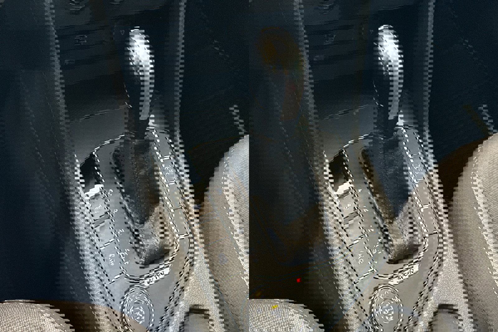 Used 2018 Volkswagen Tiguan S w/ 3rd Row Seat Package image 25