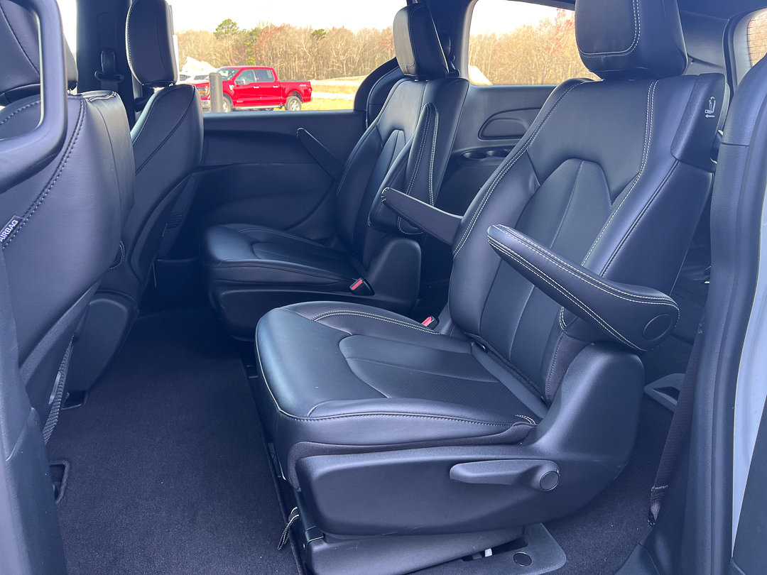 Used 2024 Chrysler Pacifica Limited image 29