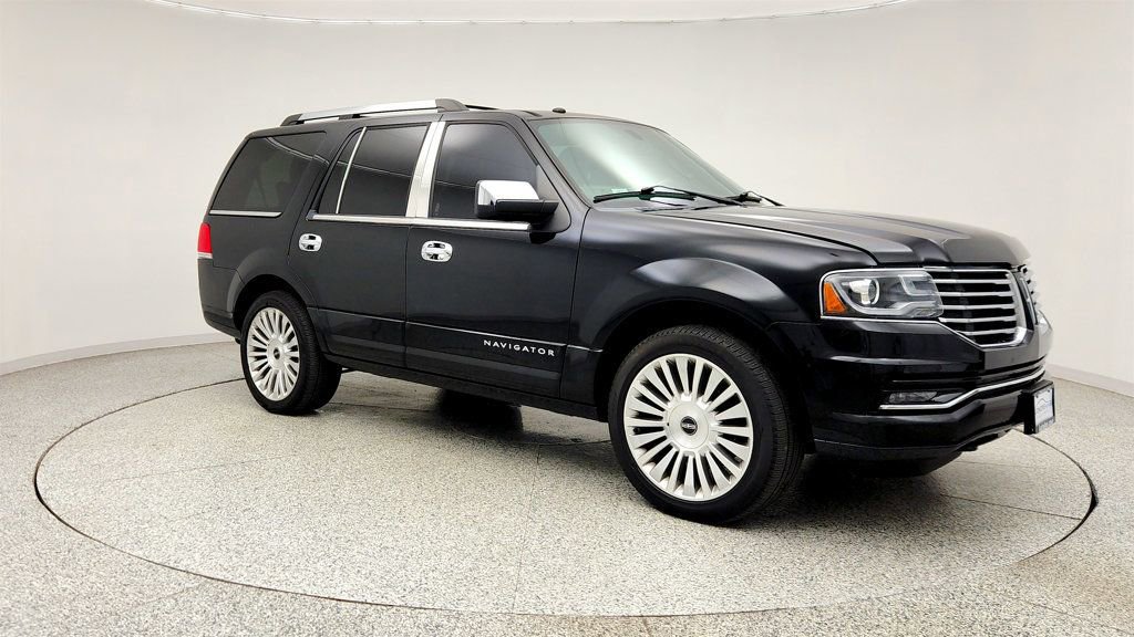 Used 2016 Lincoln Navigator Select AWD/4WD image 3