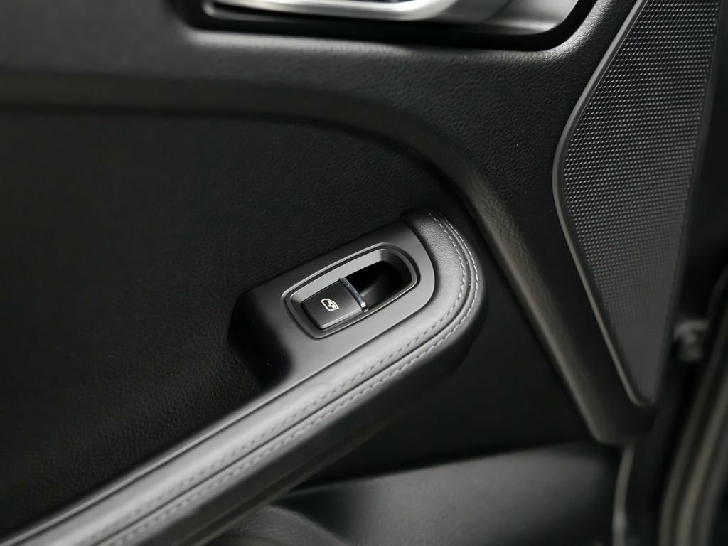 Certified 2023 Porsche Macan GTS AWD/4WD image 16