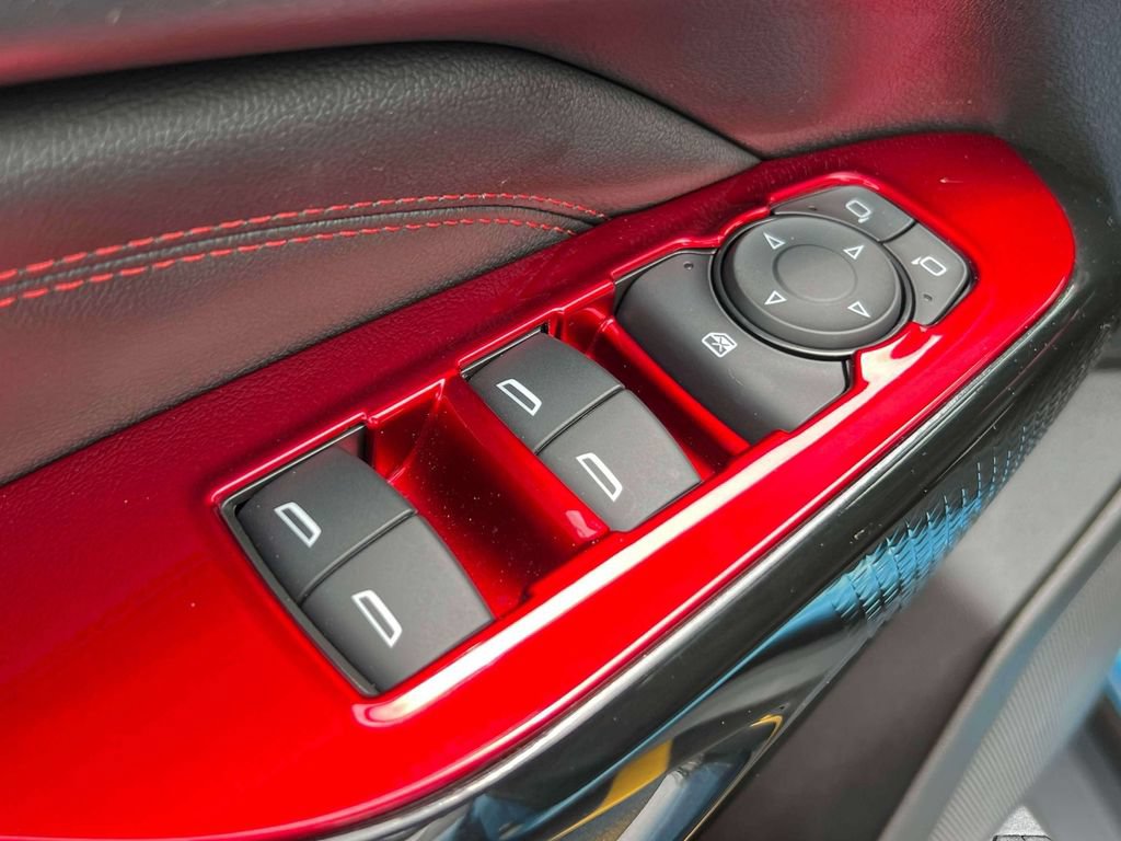 Used 2025 Chevrolet Trax RS w/ Sunroof Package FWD image 17